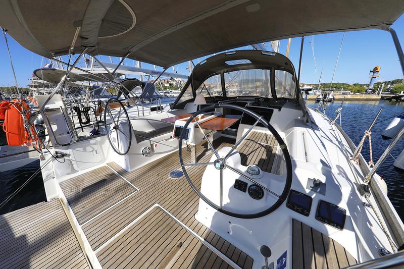 Book yachts online - sailboat - Dufour 382 - Wanderlust - rent