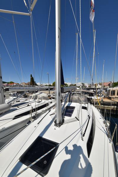 Book yachts online - sailboat - Bavaria 37 - Viviana - rent