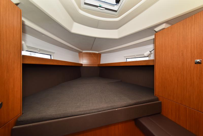 Book yachts online - sailboat - Bavaria 37 - Viviana - rent