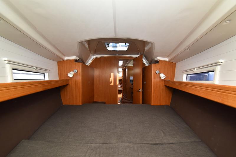 Book yachts online - sailboat - Bavaria 37 - Viviana - rent