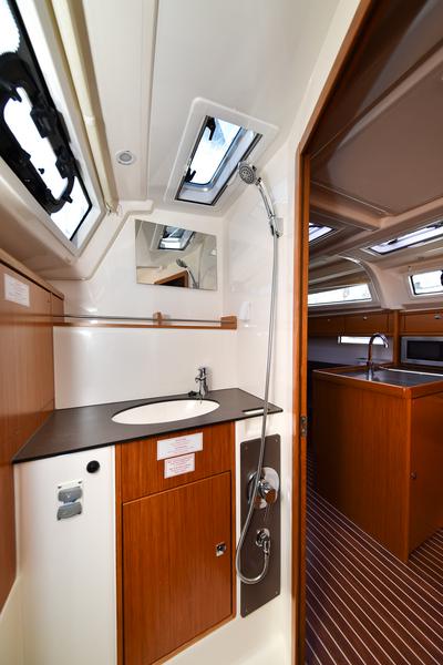 Book yachts online - sailboat - Bavaria 37 - Viviana - rent