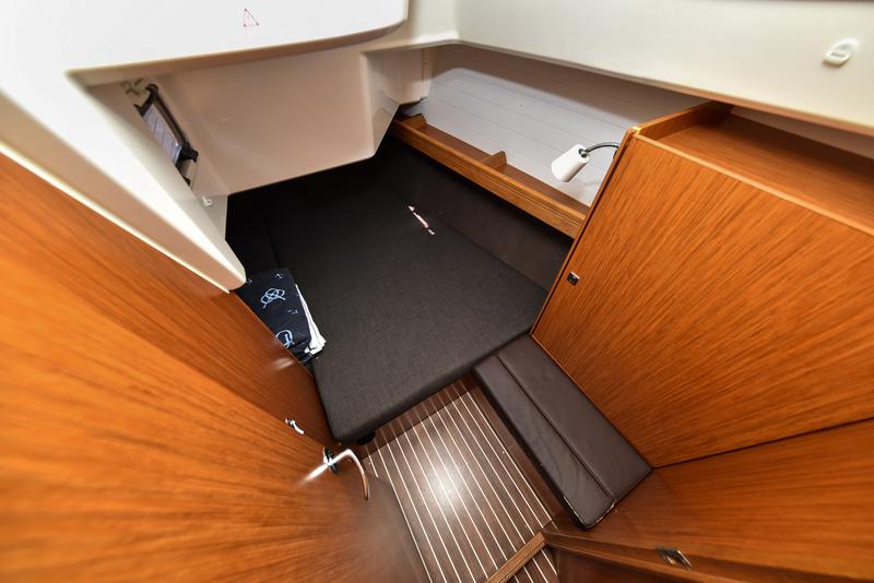 Book yachts online - sailboat - Bavaria 37 - Viviana - rent