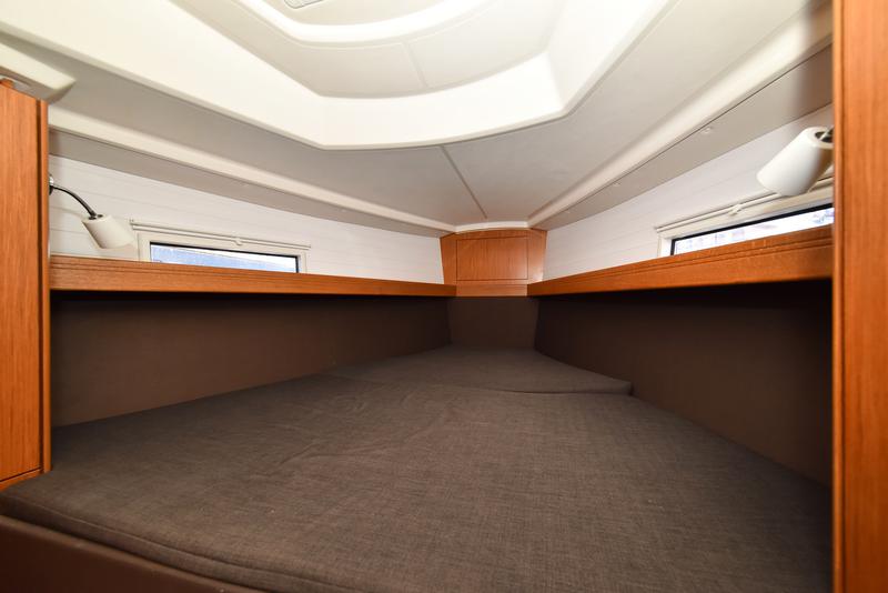 Book yachts online - sailboat - Bavaria 37 - Viviana - rent