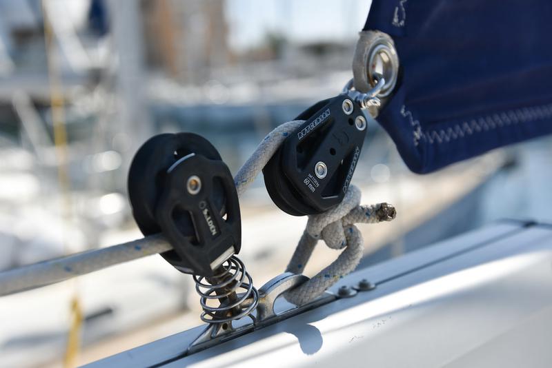 Book yachts online - sailboat - Bavaria 37 - Viviana - rent