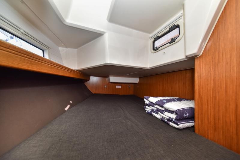 Book yachts online - sailboat - Bavaria 37 - Viviana - rent
