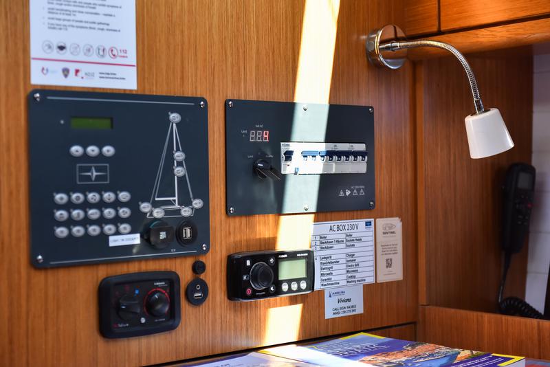 Book yachts online - sailboat - Bavaria 37 - Viviana - rent