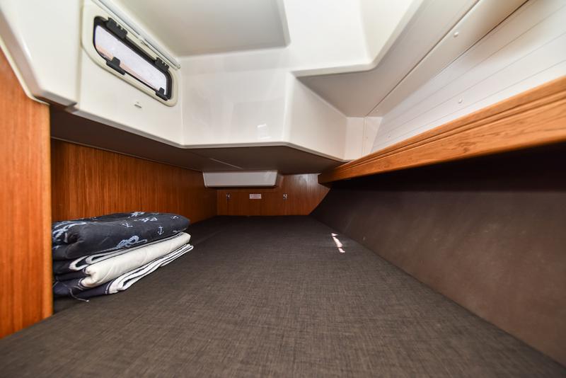 Book yachts online - sailboat - Bavaria 37 - Viviana - rent