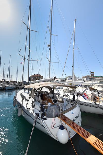 Book yachts online - sailboat - Bavaria 37 - Viviana - rent
