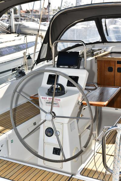 Book yachts online - sailboat - Bavaria 36 Cruiser - Petra M - rent