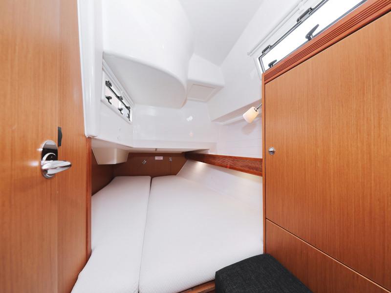 Book yachts online - sailboat - Bavaria 36 Cruiser - Petra M - rent
