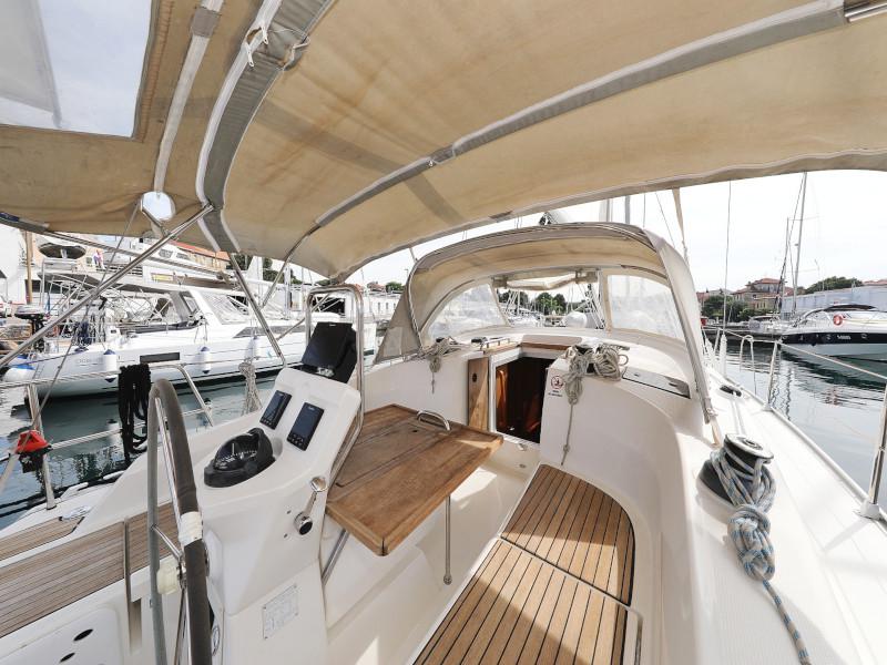 Book yachts online - sailboat - Bavaria 36 Cruiser - Petra M - rent