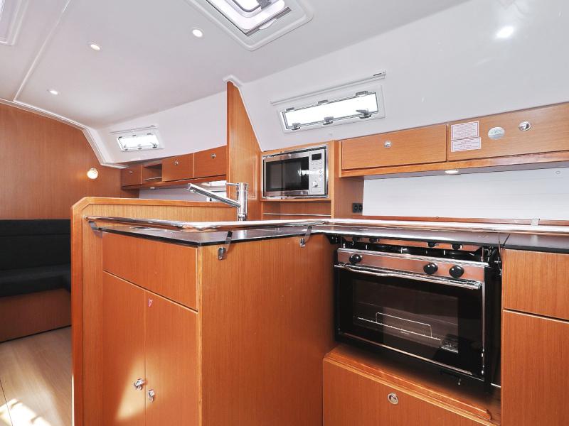 Book yachts online - sailboat - Bavaria 36 Cruiser - Petra M - rent