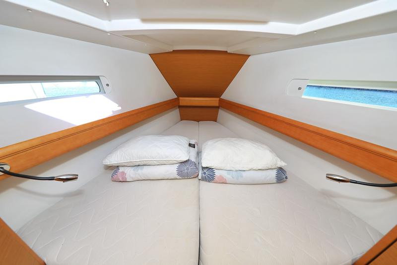 Book yachts online - sailboat - Sun Odyssey 449 - Canne Bleue - rent