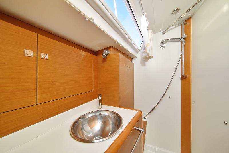 Book yachts online - sailboat - Sun Odyssey 449 - Canne Bleue - rent