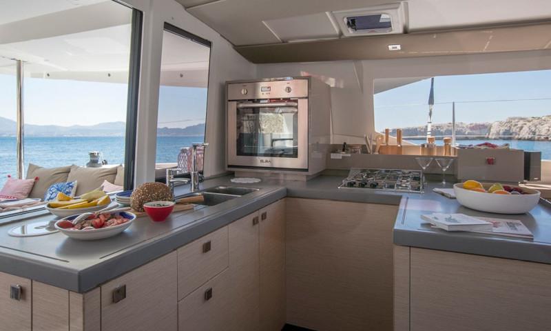 Book yachts online - catamaran - Astréa 42 - Le Bart - rent