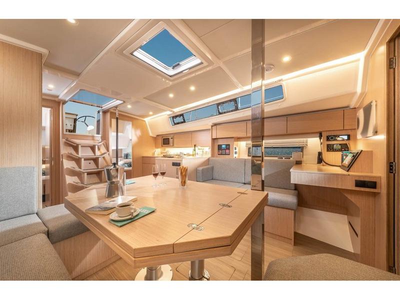Book yachts online - sailboat - Bavaria C42 - Dna - rent