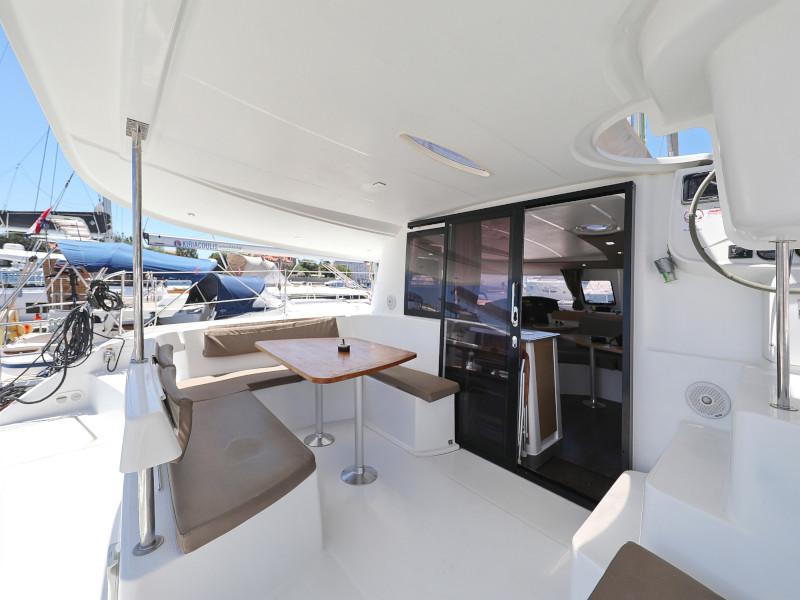 Book yachts online - catamaran - Lipari 41 - LUBI - rent