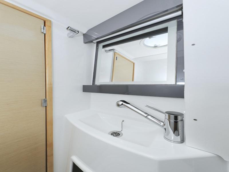 Book yachts online - catamaran - Lipari 41 - LUBI - rent
