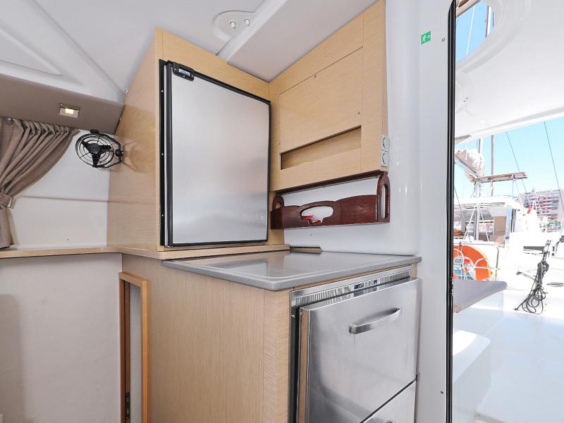 Book yachts online - catamaran - Lipari 41 - LUBI - rent