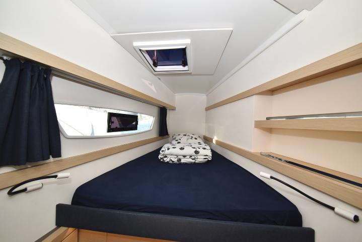 Book yachts online - catamaran - Lucia 40 - Floreanne - rent