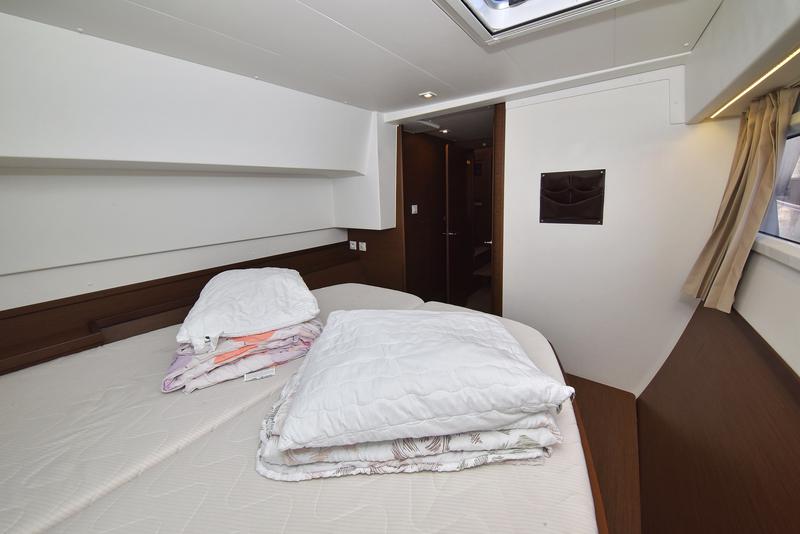 Book yachts online - catamaran - Lagoon 42 - Fleur de Sel - rent