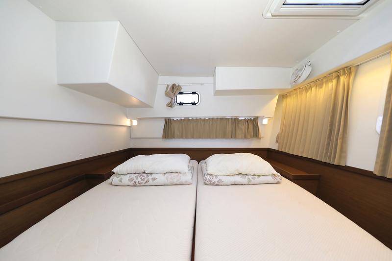 Book yachts online - catamaran - Lagoon 42 - Fleur de Sel - rent