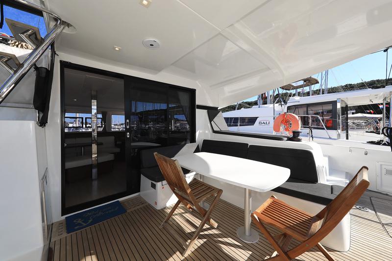 Book yachts online - catamaran - Lagoon 42 - Fleur de Sel - rent