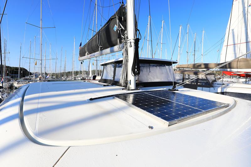 Book yachts online - catamaran - Lagoon 42 - Fleur de Sel - rent