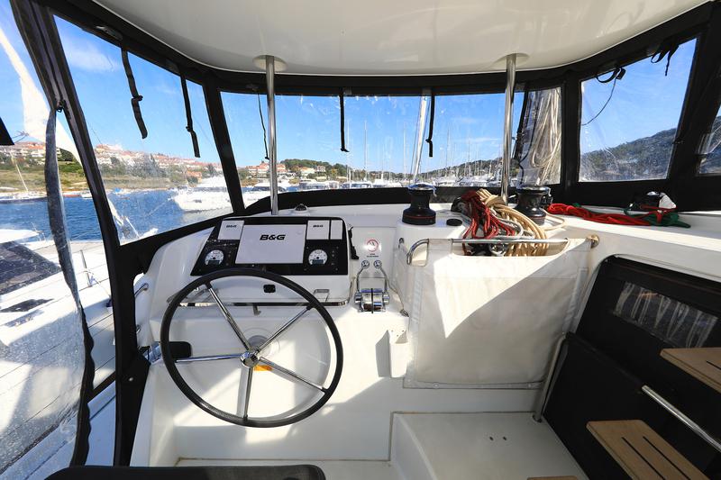 Book yachts online - catamaran - Lagoon 42 - Fleur de Sel - rent