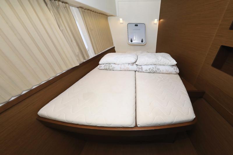 Book yachts online - catamaran - Lagoon 42 - Fleur de Sel - rent