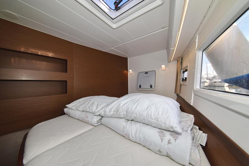 Book yachts online - catamaran - Lagoon 42 - Fleur de Sel - rent