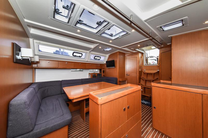 Book yachts online - sailboat - Bavaria Cruiser 46 - SIX BAG - rent