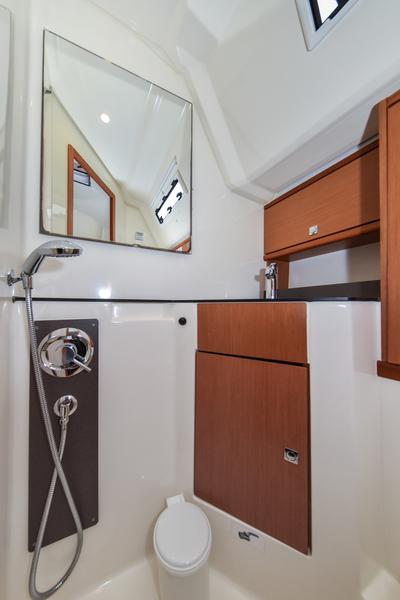 Book yachts online - sailboat - Bavaria Cruiser 46 - SIX BAG - rent