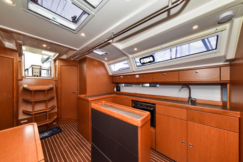 Book yachts online - sailboat - Bavaria Cruiser 46 - SIX BAG - rent
