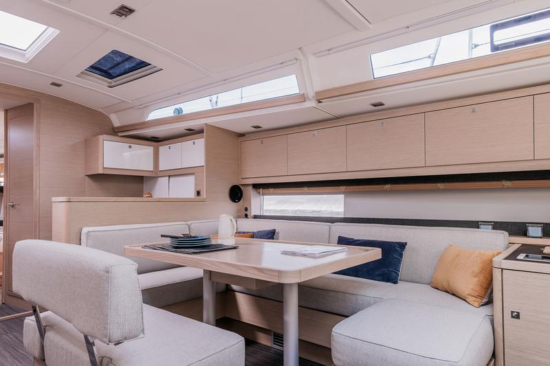 Book yachts online - sailboat - Dufour 470 - La Familia - rent