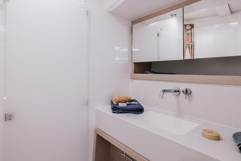Book yachts online - sailboat - Dufour 470 - La Familia - rent
