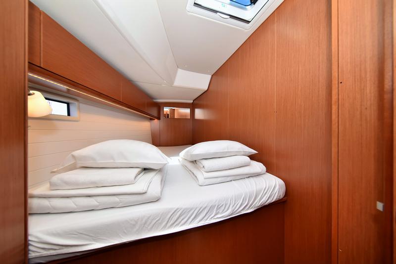 Book yachts online - sailboat - Bavaria Cruiser 46 - Baligot - rent