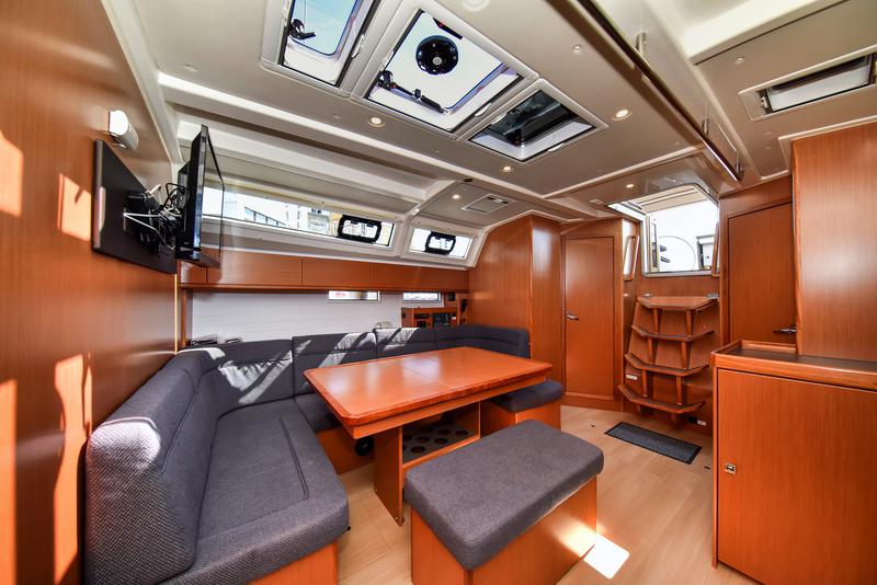 Book yachts online - sailboat - Bavaria Cruiser 46 - Baligot - rent