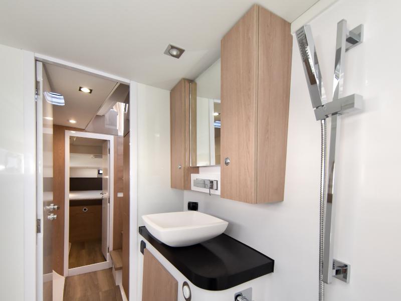 Book yachts online - catamaran - Aventura 34 - LAUREMI - rent