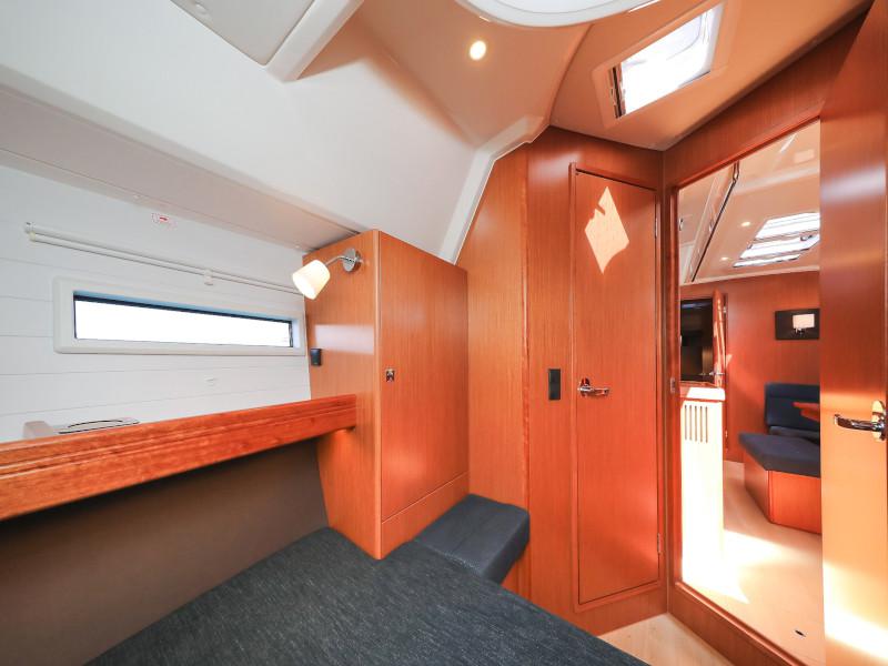Book yachts online - sailboat - Bavaria Cruiser 46 - Jameson II - rent