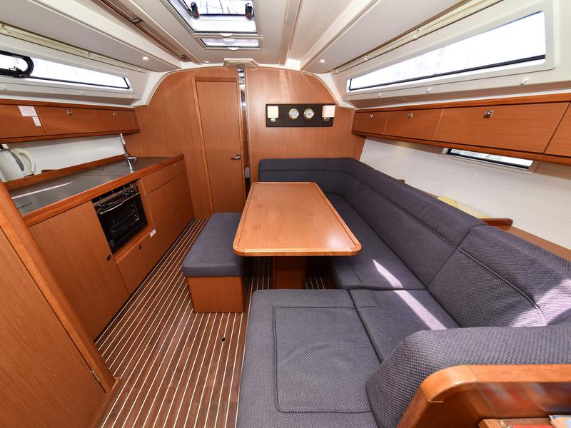 Book yachts online - sailboat - Bavaria Cruiser 41 - CHILL BILL - rent