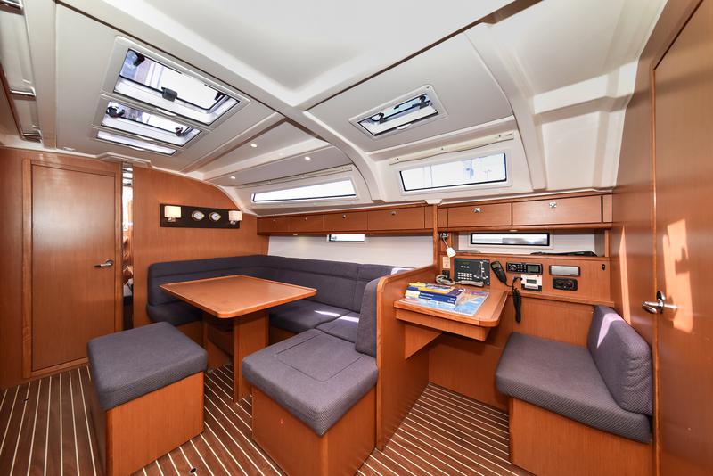 Book yachts online - sailboat - Bavaria Cruiser 41 - CHILL BILL - rent
