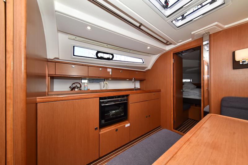 Book yachts online - sailboat - Bavaria Cruiser 41 - CHILL BILL - rent