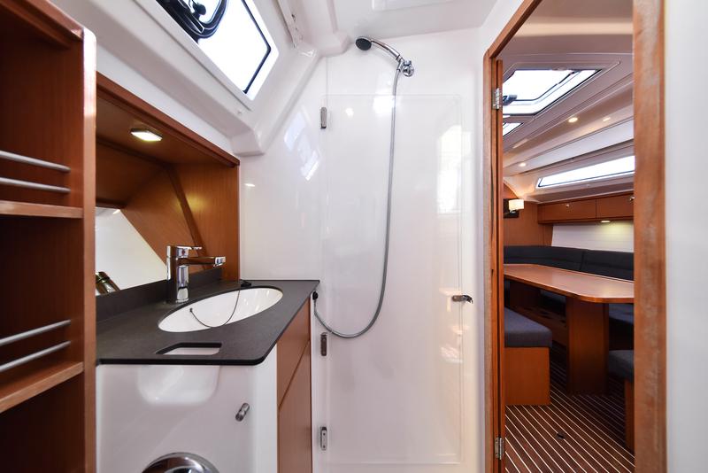 Book yachts online - sailboat - Bavaria Cruiser 41 - CHILL BILL - rent
