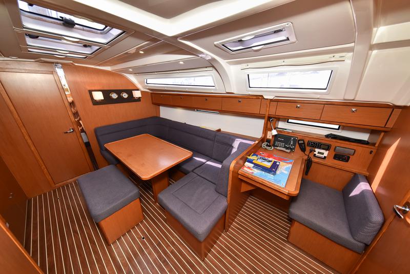 Book yachts online - sailboat - Bavaria Cruiser 41 - CHILL BILL - rent