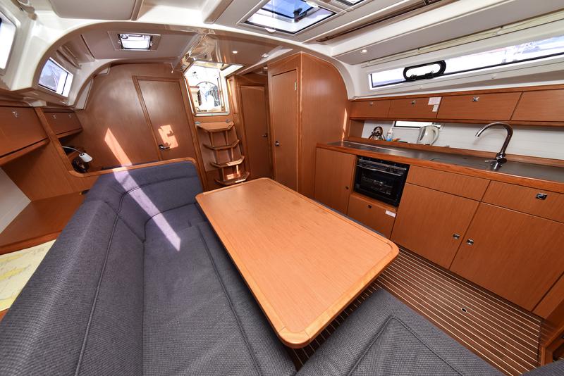 Book yachts online - sailboat - Bavaria Cruiser 41 - CHILL BILL - rent