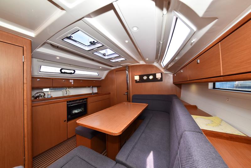 Book yachts online - sailboat - Bavaria Cruiser 41 - CHILL BILL - rent