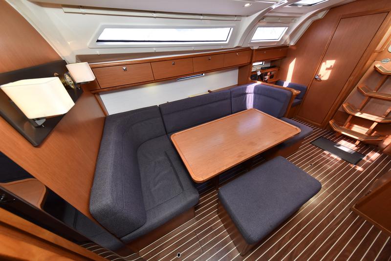Book yachts online - sailboat - Bavaria Cruiser 41 - CHILL BILL - rent