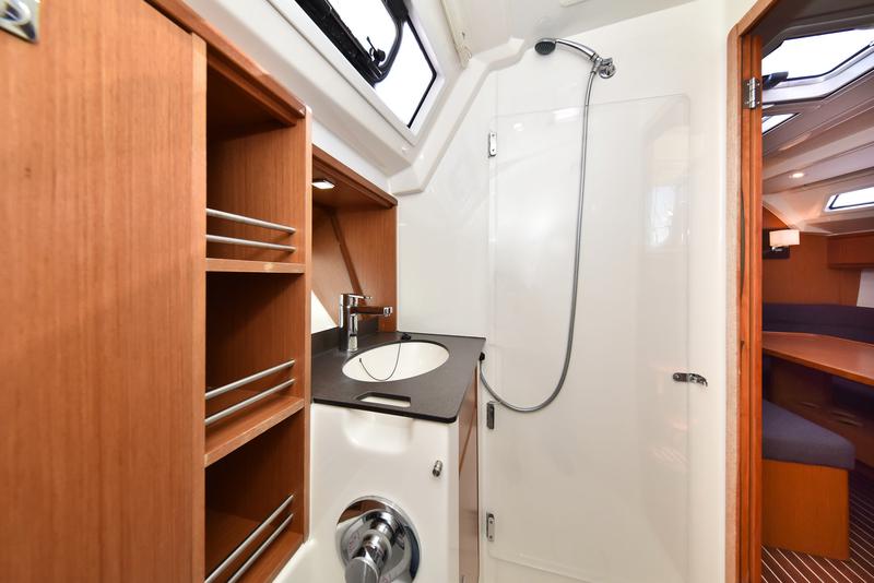 Book yachts online - sailboat - Bavaria Cruiser 41 - CHILL BILL - rent