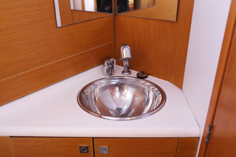 Book yachts online - sailboat - Sun Odyssey 44 i - Sveamare - rent